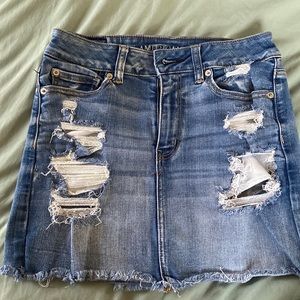 AE distressed jean skirt